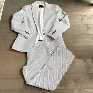 Banana Republic Seersucker Blazer with Matching Cropped pant